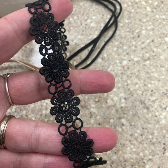 3 fashion **chokers** - Picture 6 of 6